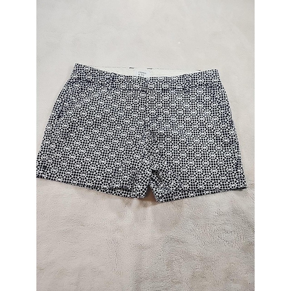Crown & Ivy Ladies Navy And White Geometric Designed Chino Shorts Size 6